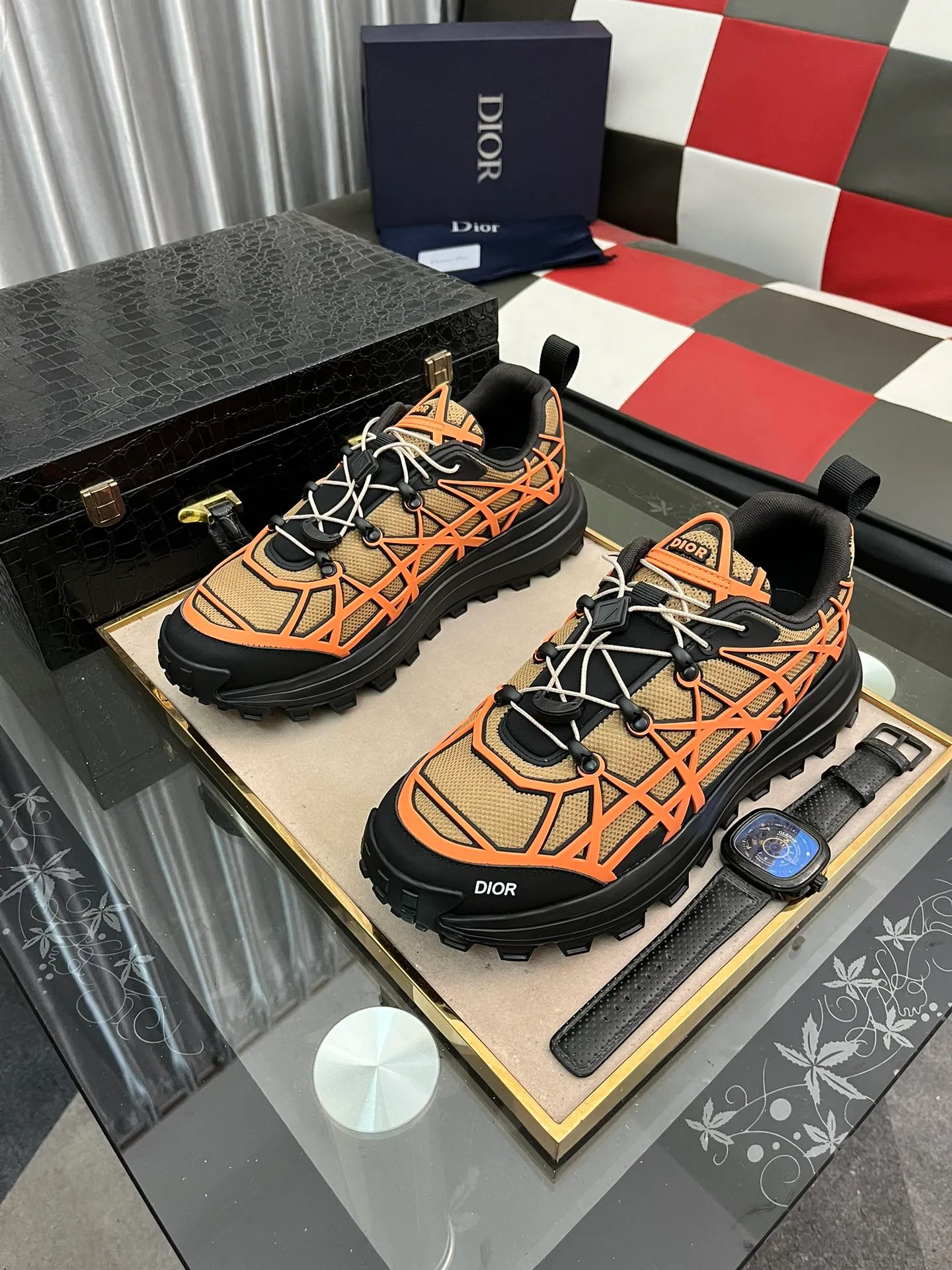 Ex-factory price 520⌚️⌚️B31 RUNNER sports shoes highlight the fashionable silhouette and are decorated with curved cannage pattern. They reinterpret the classic pattern in a structural style and enrich the Dior 2023 summer men's wear series. Meticulously crafted using the advanced craftsmanship of hiking shoes, it blends outdoor culture with Dior heritage. Code number 38-445⃣️Color optional